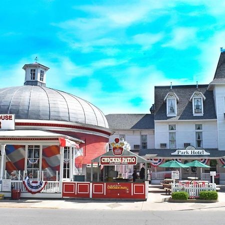 The Historic Park Hotel Put-in-Bay Extérieur photo