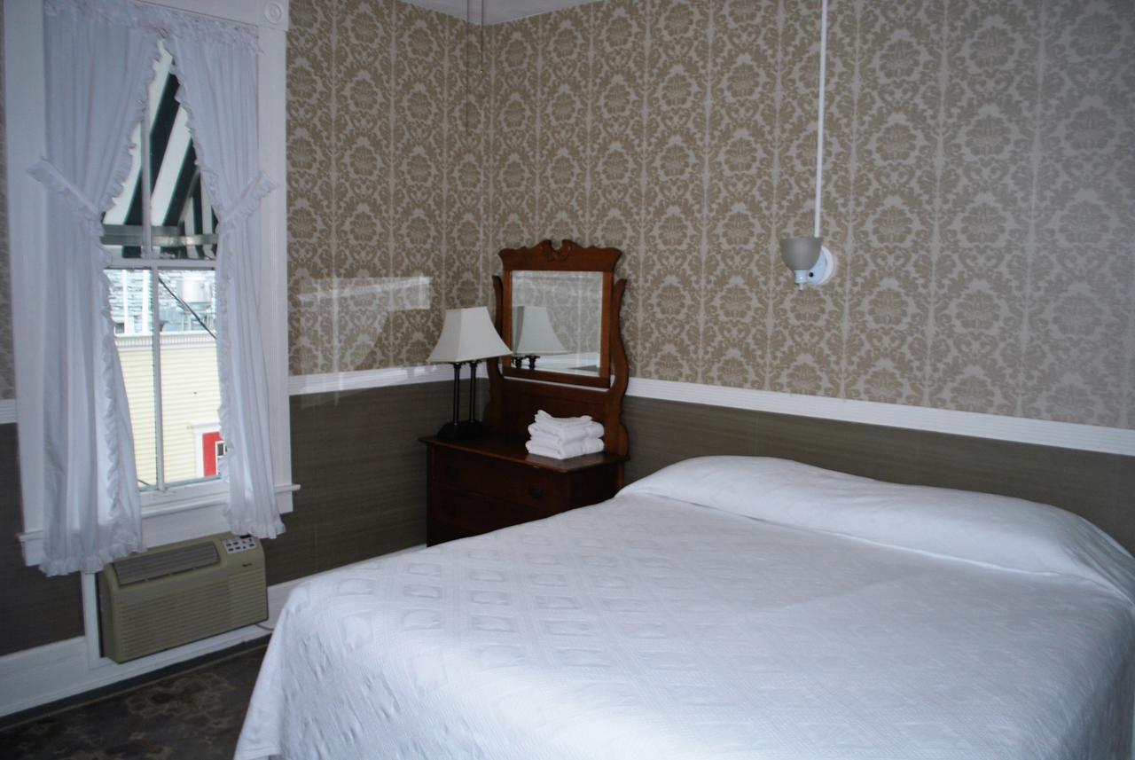 The Historic Park Hotel Put-in-Bay Extérieur photo