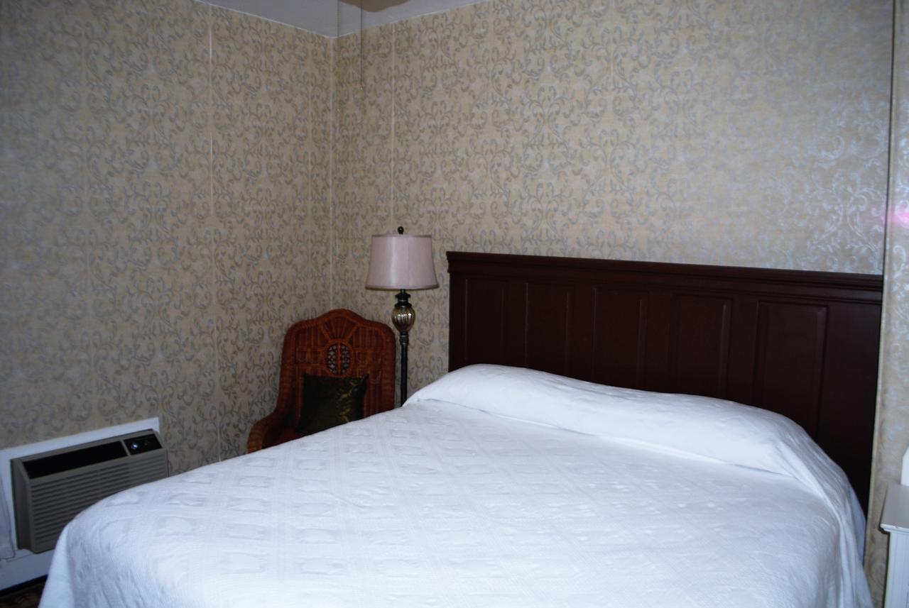 The Historic Park Hotel Put-in-Bay Extérieur photo