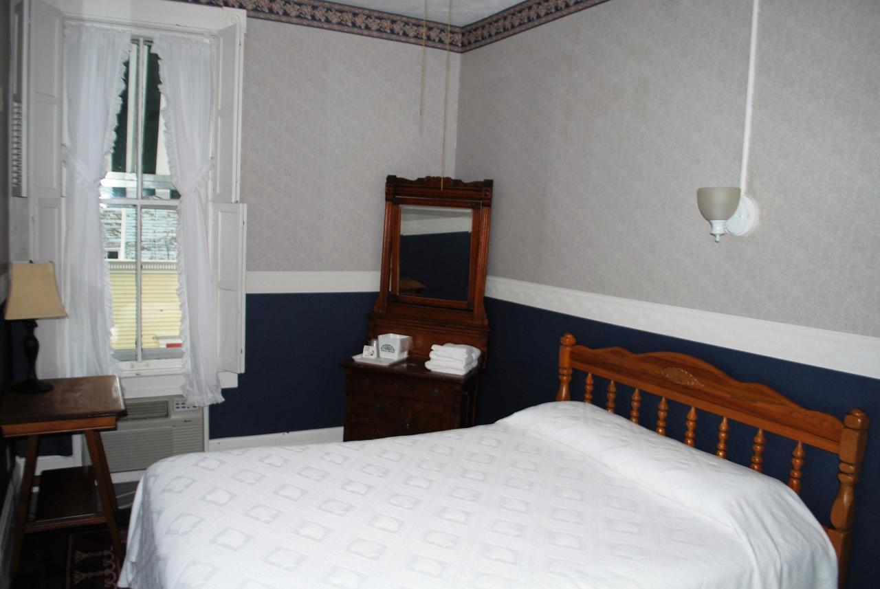 The Historic Park Hotel Put-in-Bay Extérieur photo